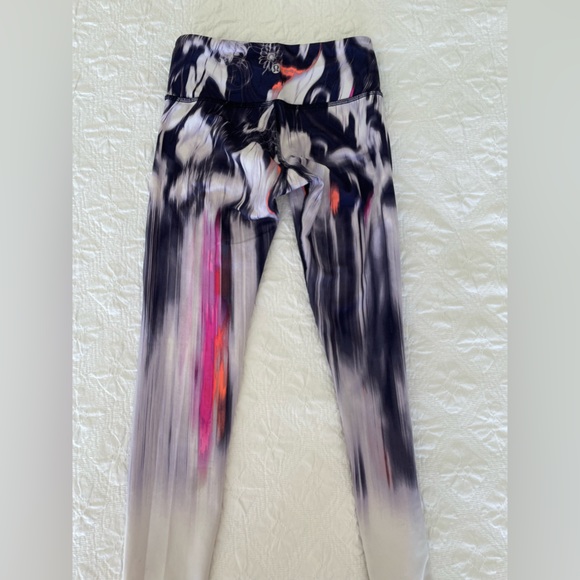 Lululemon vibrant leggings. - Picture 4 of 5